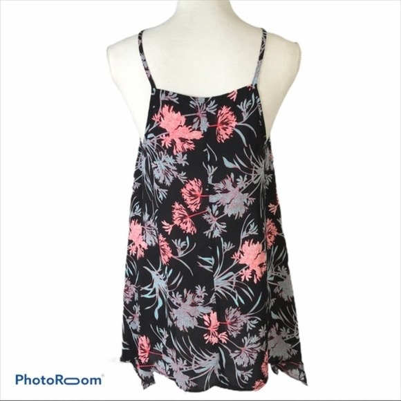 Express handkerchief hem key hole blouse - Picture 2 of 7